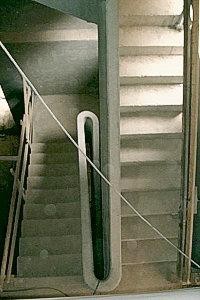 Treppenhausanlagen mit Brüstung