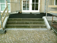 Behindertenrampe mit Treppe TU Dresden